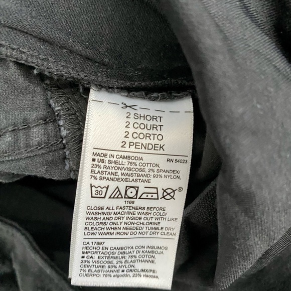 Old Navy Maternity Full Panel Velvet Flare Pants in Black- Size 2 Short - Picture 6 of 6